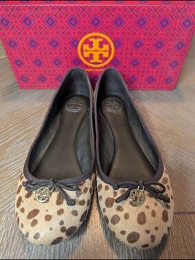 Tory Burch Leopard-Spot Ballet Flats in Brown and Black